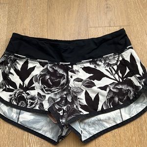 EUC Lululemon Speed Shorts - size 4